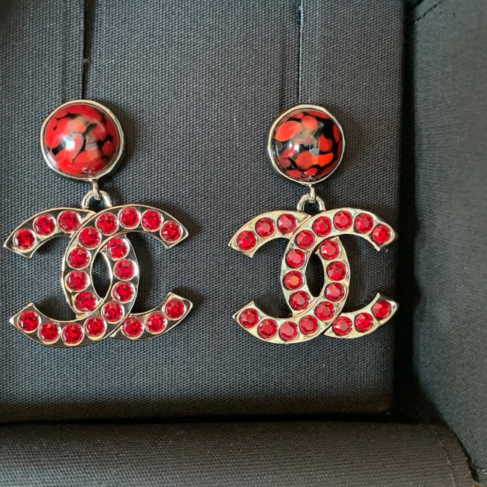 Absolutely stunning, authentic, limited edition red/black large Chanel earrings